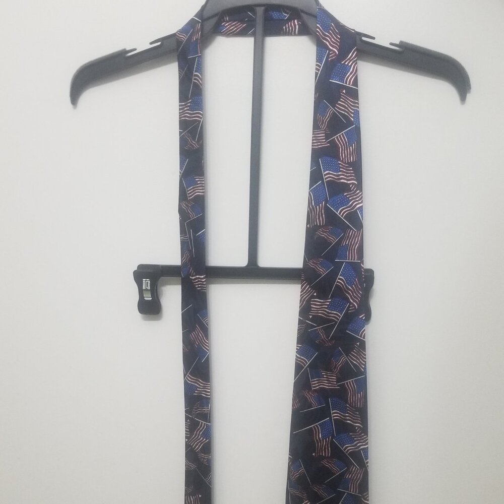 NWOT Steven Harris blue swirls with US Flags tie - Picture 2 of 8